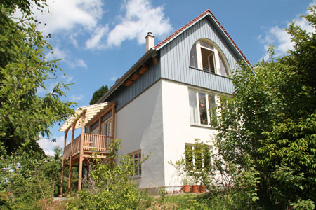 Terrasse Holzhaus mit Pergola aus Lärchenholz in Göttingen